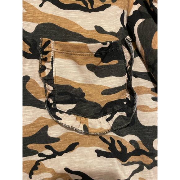 Flutter sleeve camo shirt in Large ladies - Picture 4 of 4
